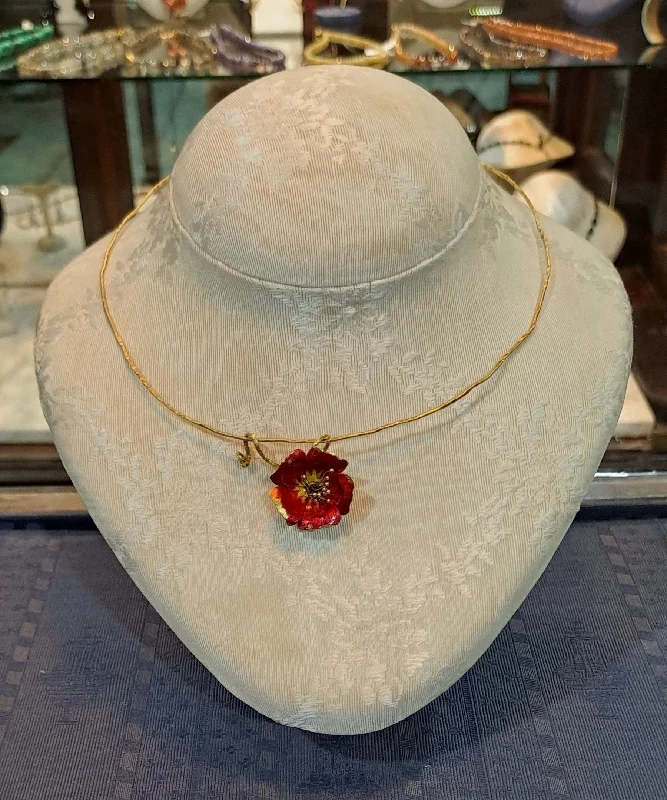 Unique Gold Necklace For Bridesmaids Gifts-Necklace in 18k gold and a flower pendant with enamel